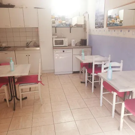 Les Garennes Bed & Breakfast *